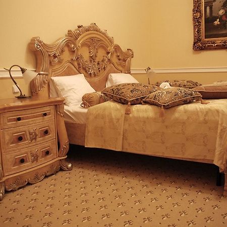Zamek Kamenny Dvur Hotel Mostov ภายนอก รูปภาพ