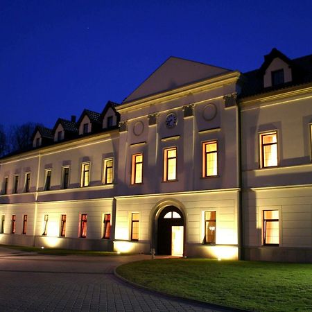 Zamek Kamenny Dvur Hotel Mostov ภายนอก รูปภาพ