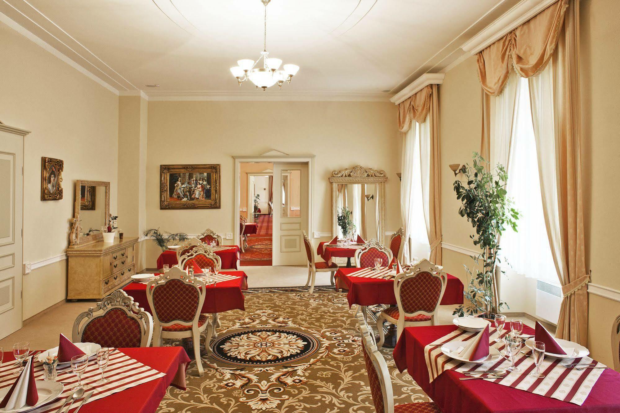 Zamek Kamenny Dvur Hotel Mostov ภายนอก รูปภาพ