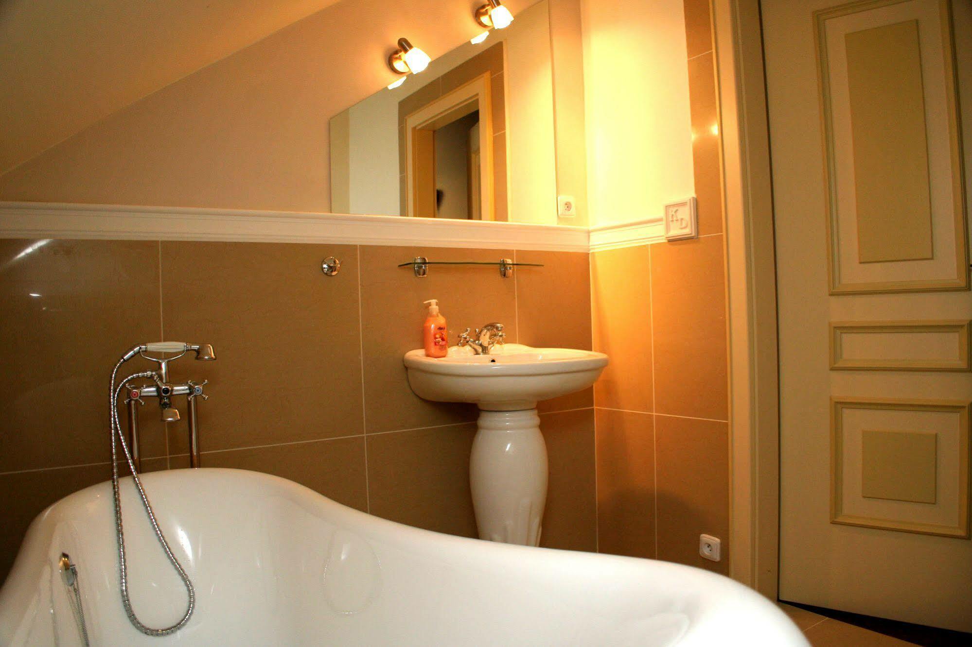 Zamek Kamenny Dvur Hotel Mostov ภายนอก รูปภาพ