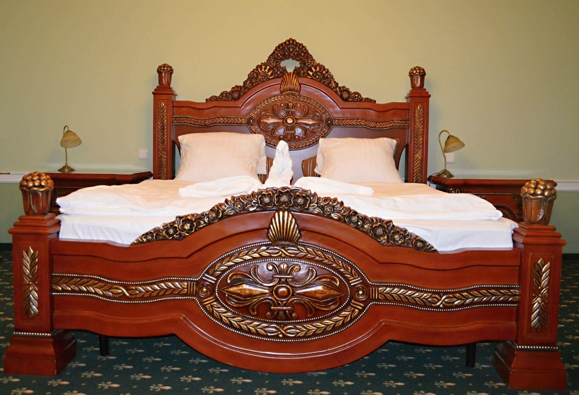 Zamek Kamenny Dvur Hotel Mostov ภายนอก รูปภาพ