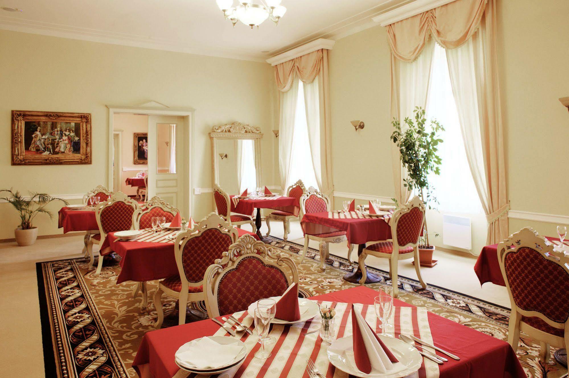 Zamek Kamenny Dvur Hotel Mostov ภายนอก รูปภาพ